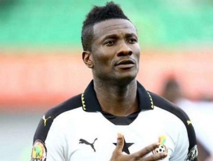 Former Sunderland striker Asamoah Gyan has threatened to sue a Ghanaian blogger for publishing fake quotes linked to him.