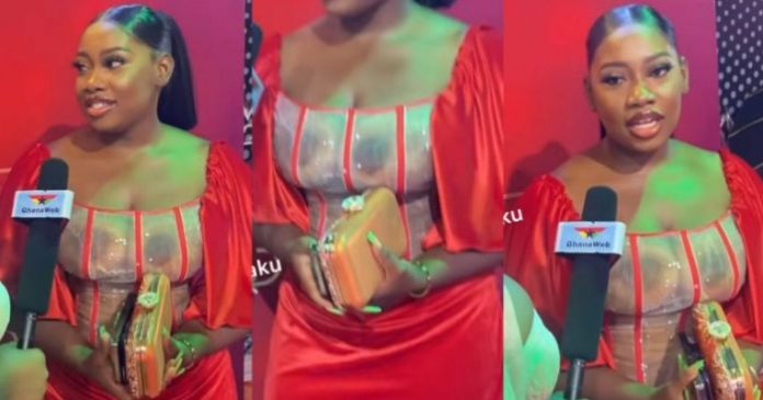 Shugatiti Causes Stir With Her Free Show Of B00bs At VGMA Red Carpet (video)