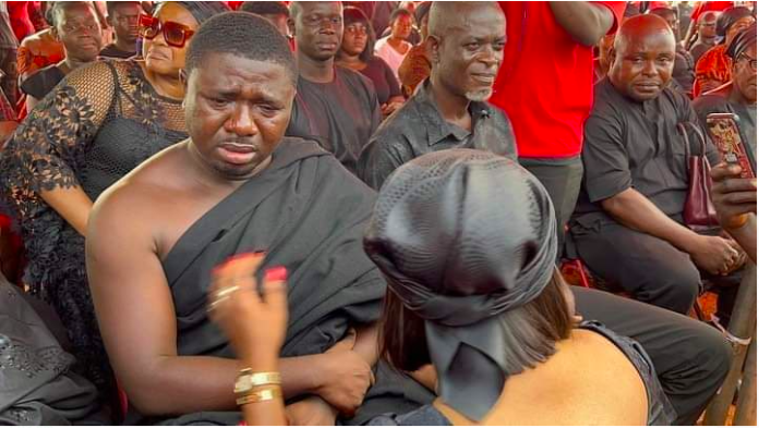 Okomfo Kolege weeps uncontrollably as wife is laid to rest